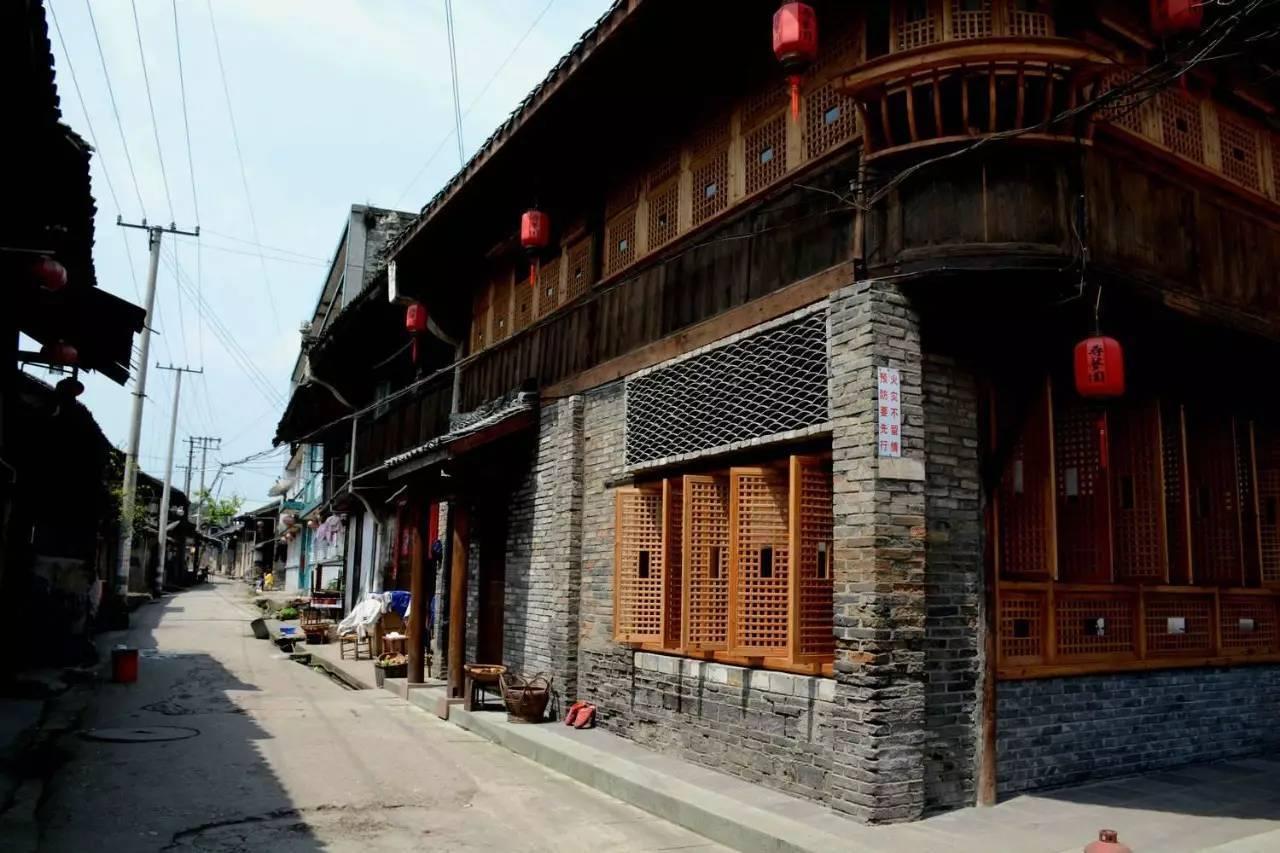 一筐苹果共重10千克把苹果拿出一半后连筐共重6千克这筐苹果重多少千克？